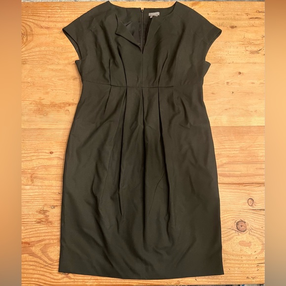 Ann Taylor Black Pleated V-Neck Midi Dress Size 8P - Picture 1 of 5
